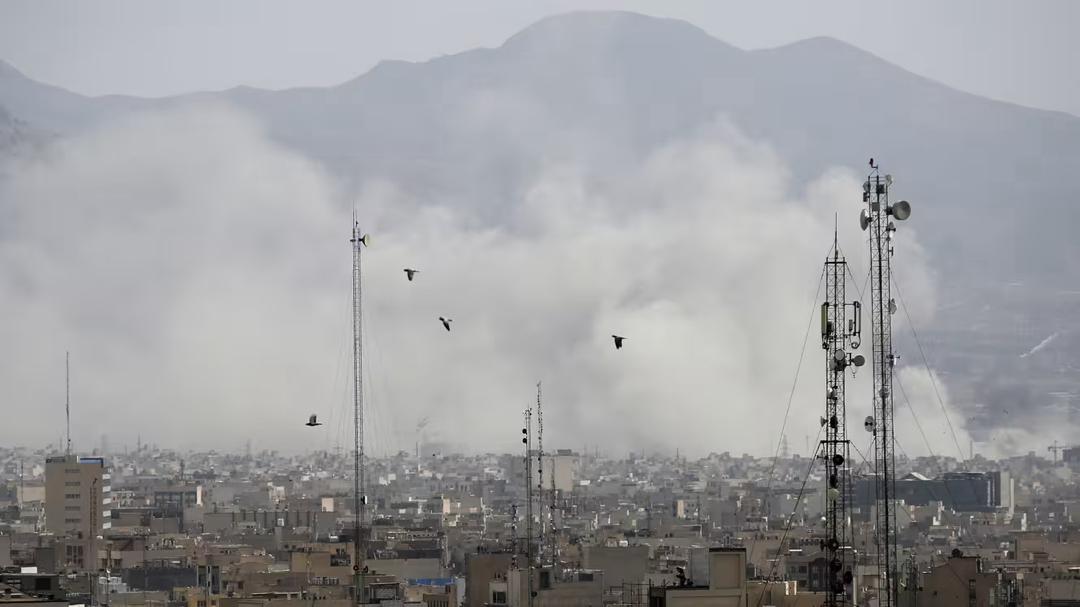 Israël mène de nombreuses frappes à Téhéran, des explosions entendues à Jérusalem Israël mène de nombreuses frappes à Téhéran, des explosions entendues à Jérusalem