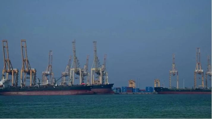 Pétrole : Le prix du baril flambe de 13%, après le blocage du détroit d'Ormuz