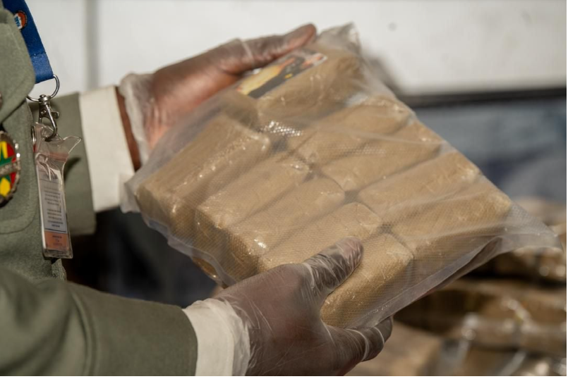 AIBD / Les Douanes ont saisi près de 30 kg de haschich : Deux individu arrêtés et mis à la disposition du parquet de Mbour