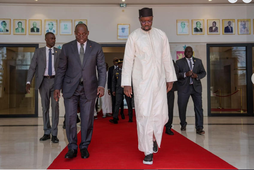 Photos : le Vice-Président de la République de Côte d’Ivoire, M. Tiémoko Meyliet KONÉ a rendu une visite de courtoisie au Premier ministre Ousmane SONKO