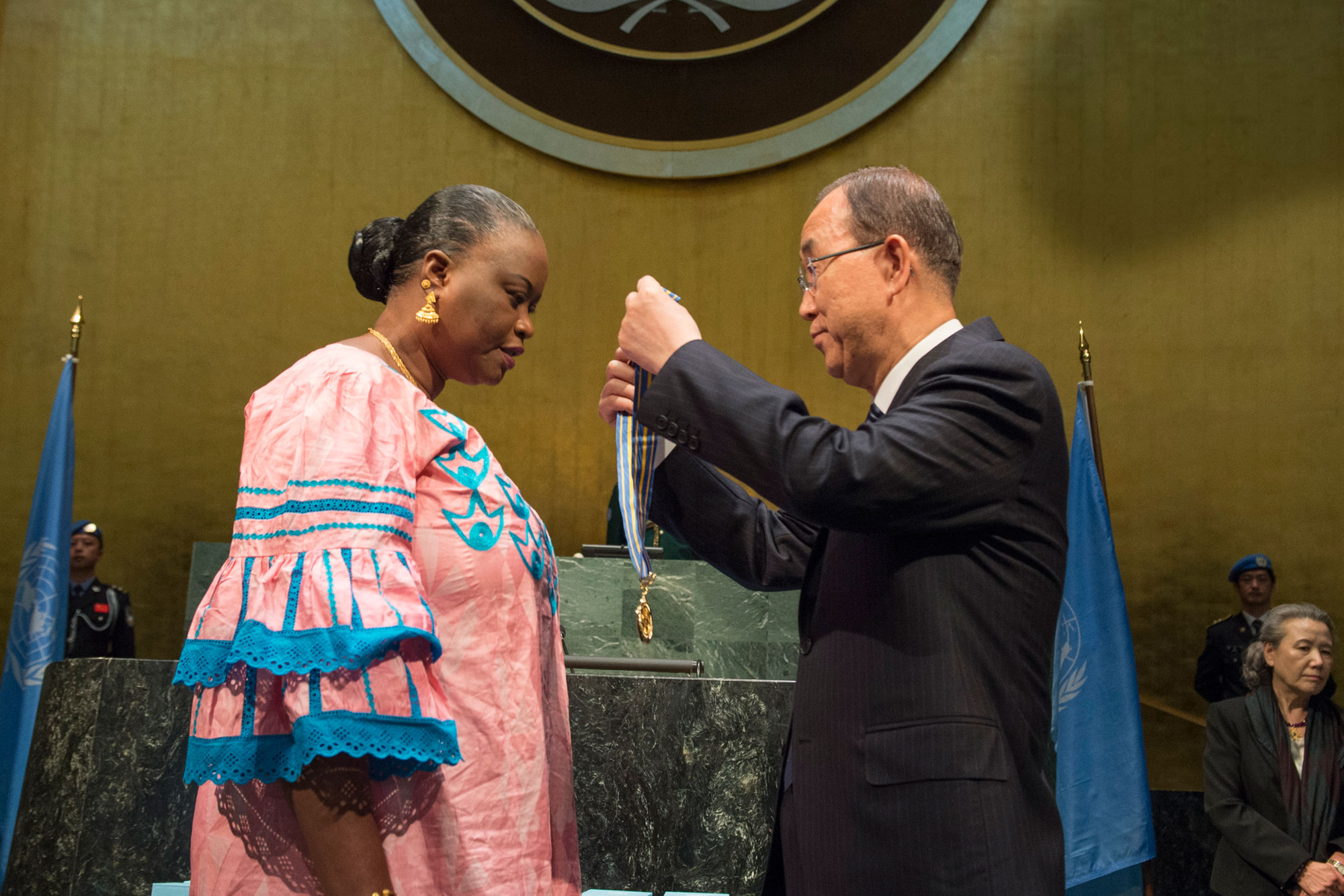 Onu : La "Médaille Capitaine Mbaye Diagne pour acte de courage exceptionnel" remise à la veuve du soldat, Yacine Mar Diop