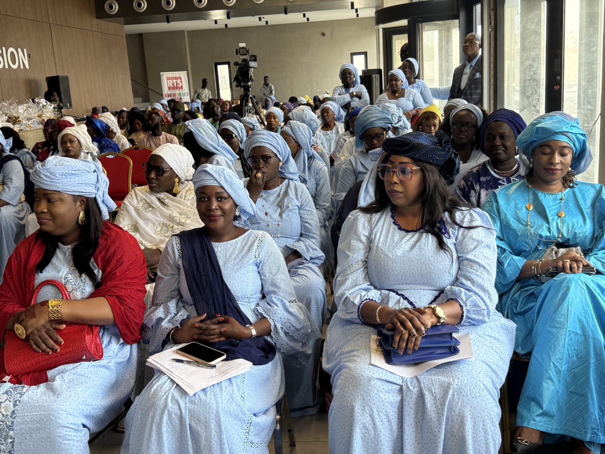 8 mars à la RTS : Pape Alé Niang magnifie l’engagement des femmes dans la mission de service public