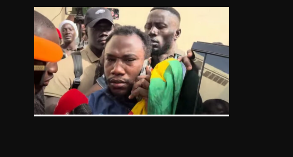 Interné à l’hôpital psychiatrique de Thiaroye : Azoura entame une grève de la faim,  » je ne suis pas fou et je ne l’ai jamais été…..Pastef m’a trahi »