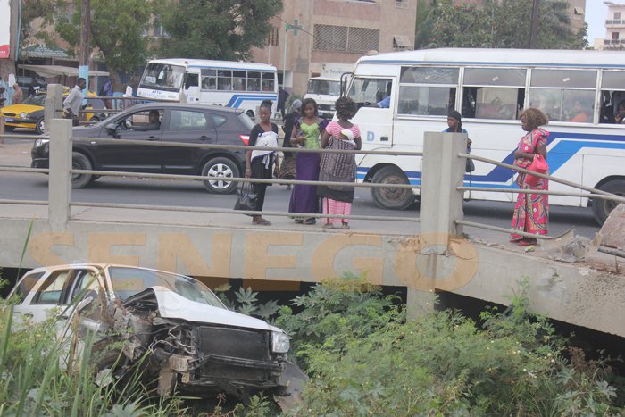 Audio et Photos : Accident insolite : Une voiture finit dans le Canal 4