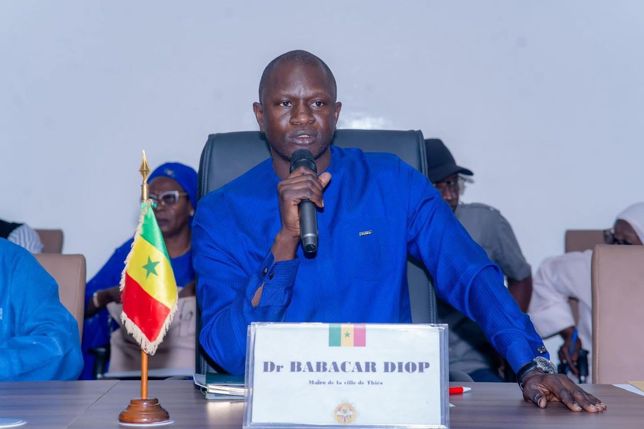 entre vitrine politique et exigences de développement entre vitrine politique et exigences de développement