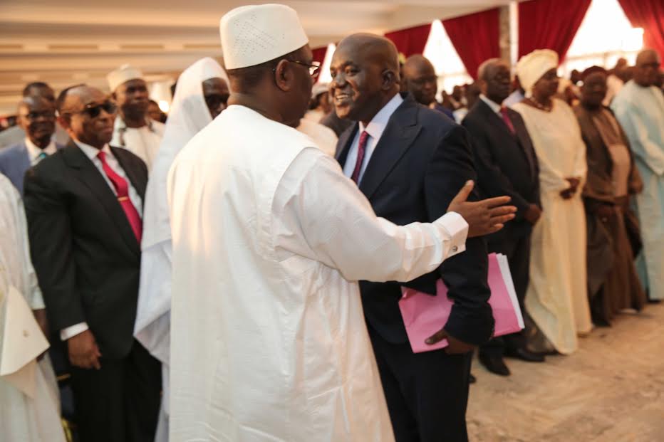 Arrêt sur image : Macky Sall avec Oumar Sarr à la salle des Banquets 