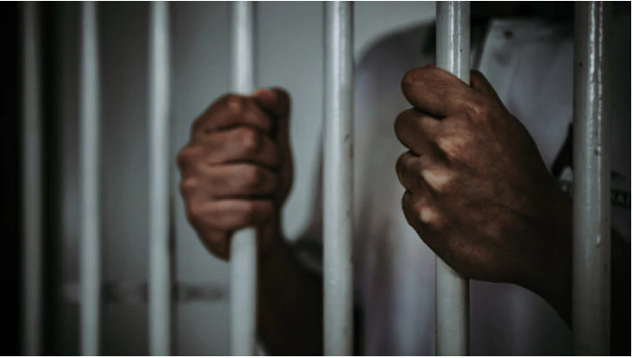 Mbacké : un détenu tente une évasion spectaculaire avant d’être rattrapé