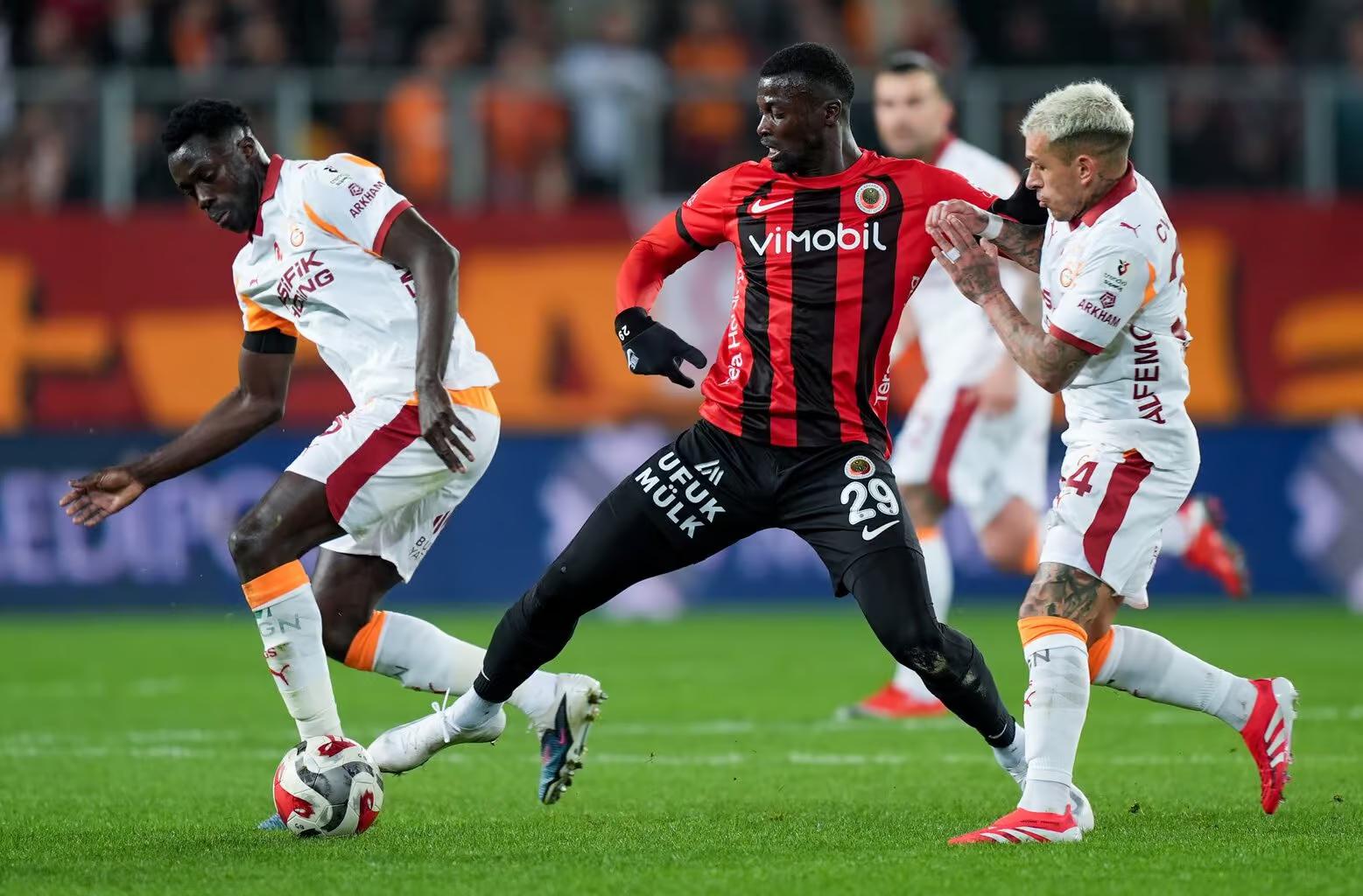Turquie : Mbaye Niang retrouve le sourire, mais Ismail Jakobs et Galatasaray s'imposent