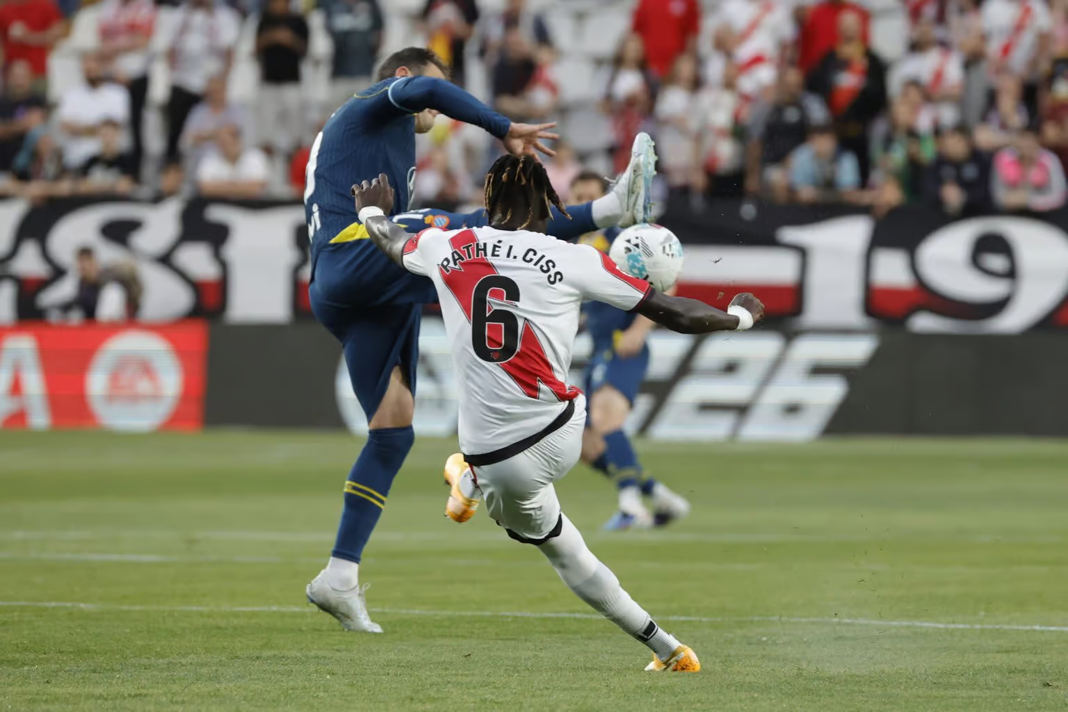 LaLiga : Le Rayo Vallecano de Pathé Ciss punit l’Espanyol et arrache une victoire importante pour le maintien