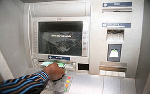 Prélèvements injustifiés de sommes d’argents : l'Etat invité à "ouvrir les yeux sur ces pratiques des banques"