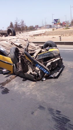 Photos - Accident au niveau de la Patte d'Oie : Un taxi se renverse au beau milieu de l'autoroute