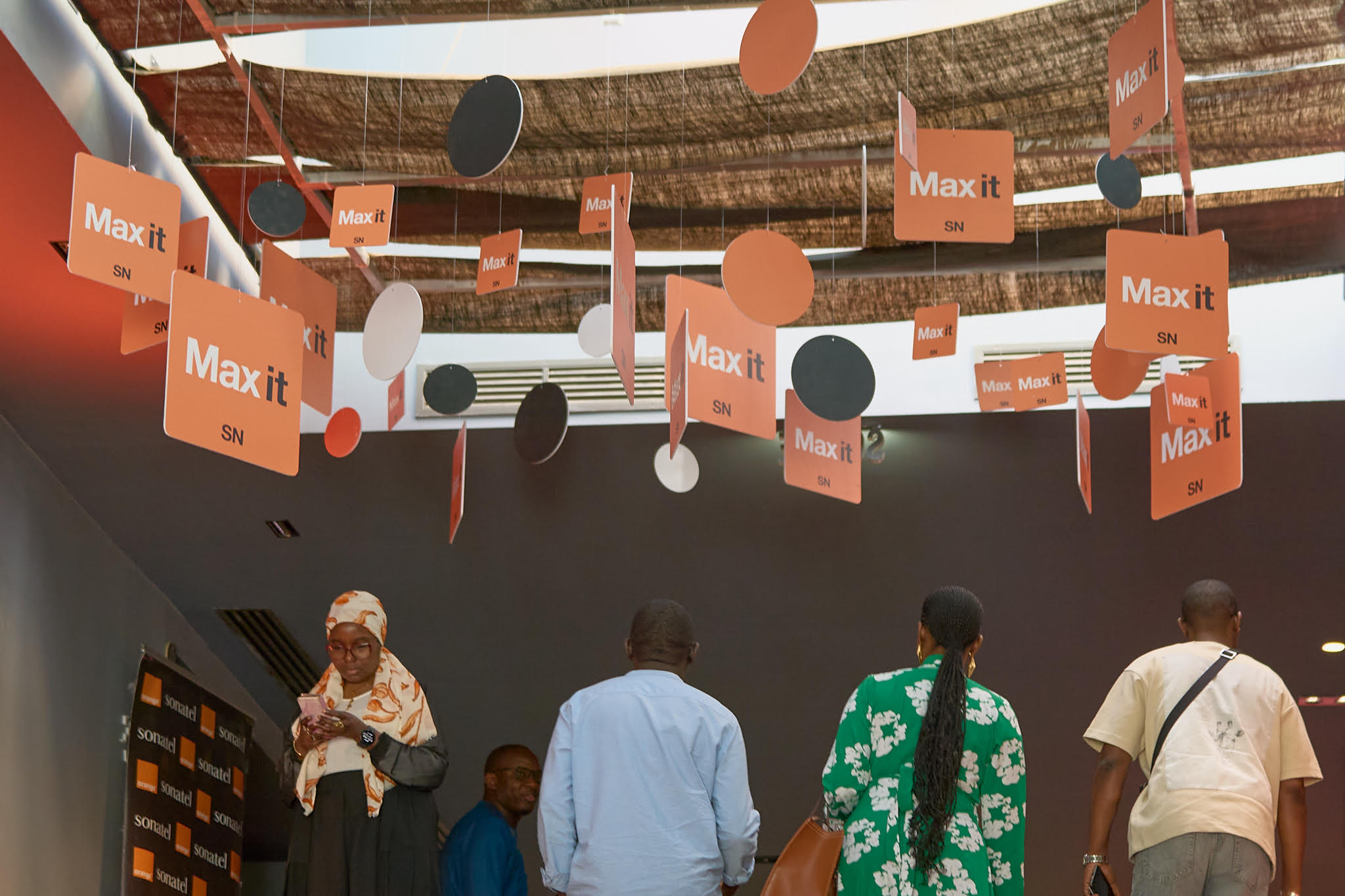 Orange Sénégal s’associe à Samba Peuzzi et dévoile la nouvelle version de Max it, plus simple, plus fluide et plus inclusive