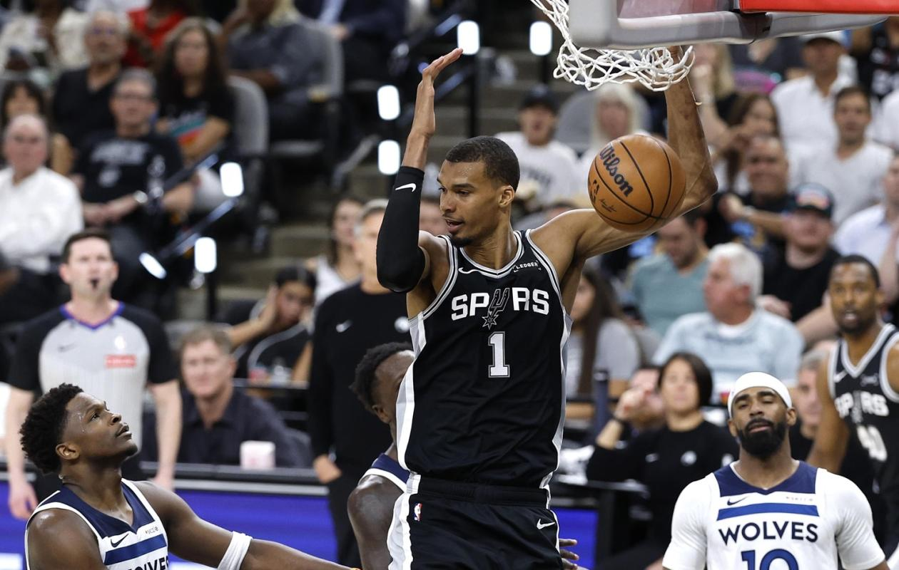Play-offs NBA : Wembanyama revanchard, les Spurs à un succès de la finale de conférence