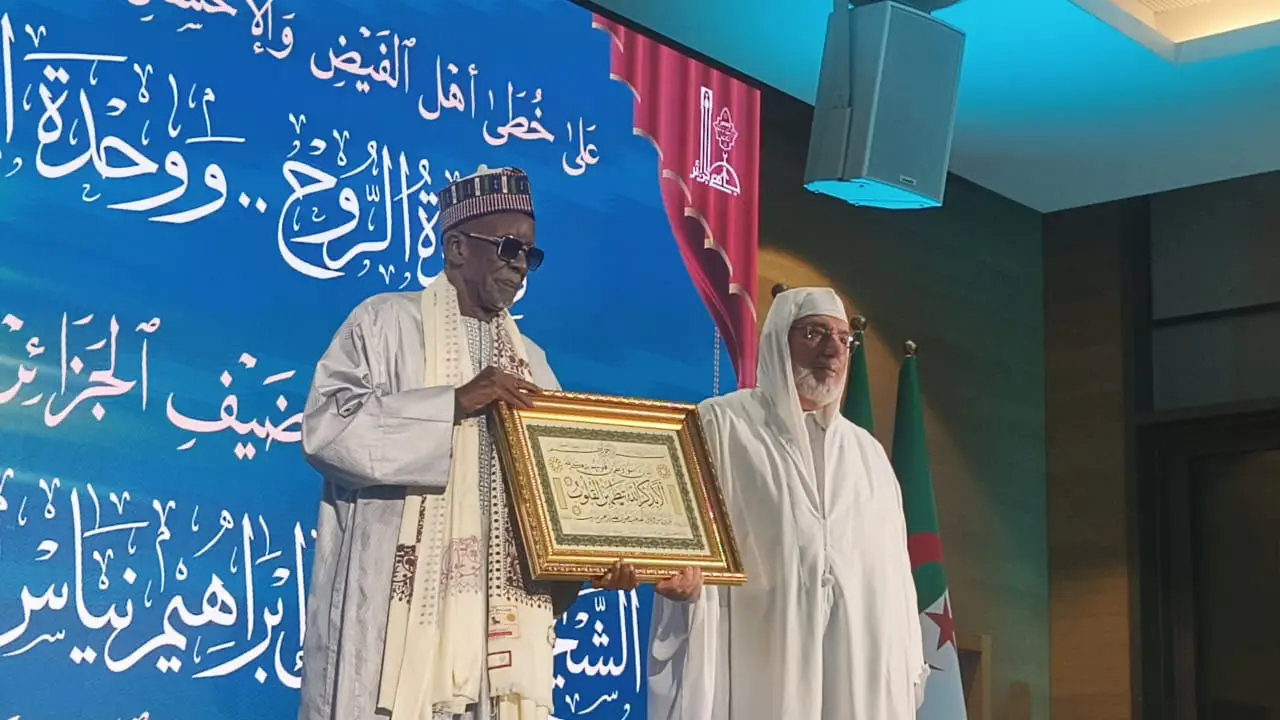 Algérie : le Khalife de la Fayda Tidjania honoré lors d’une visite officielle marquée par la diplomatie religieuse