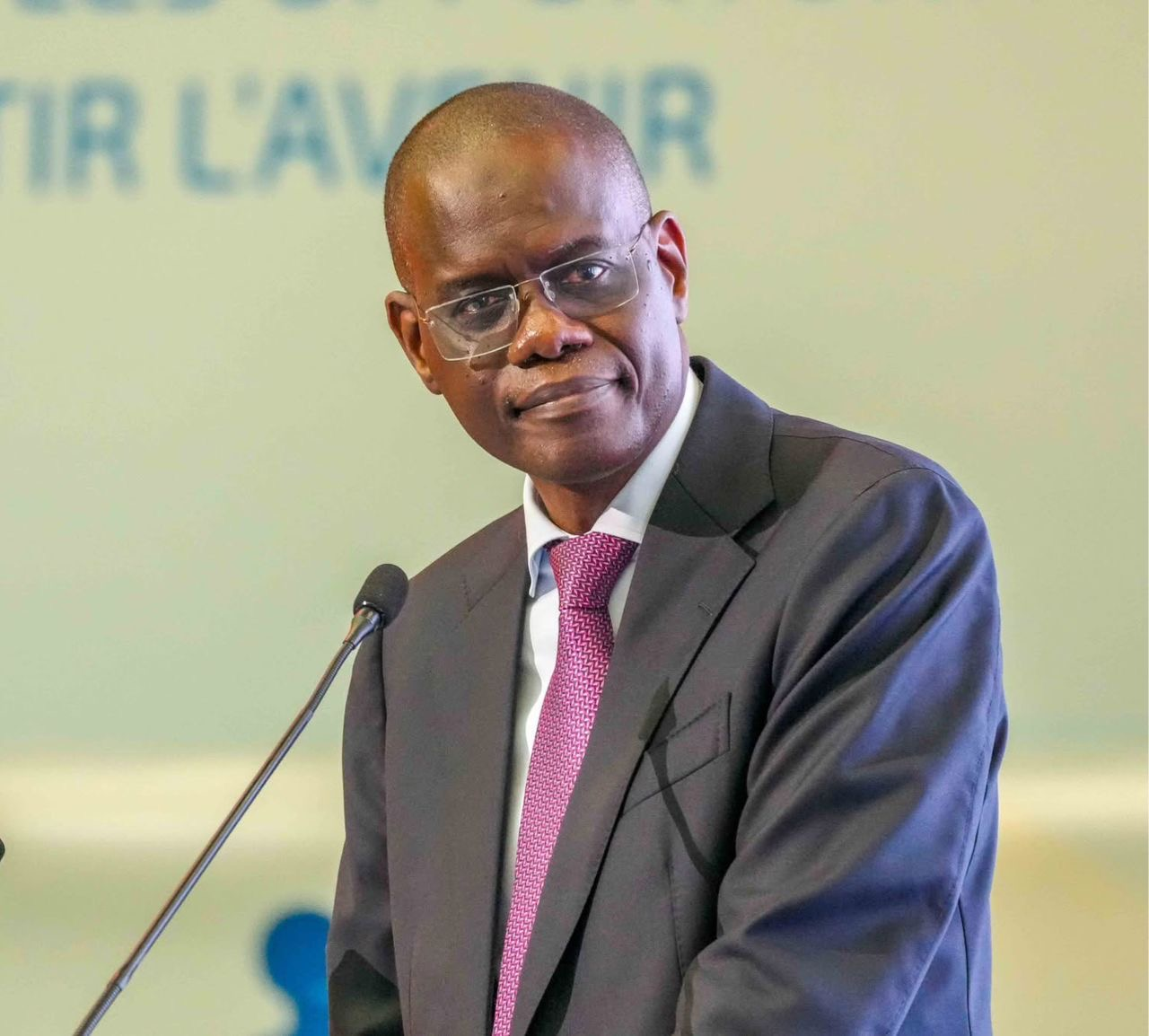 Ahmadou Alhaminou Mohamed Lo nommé Premier ministre : le Sénégal mise sur un technocrate des finances