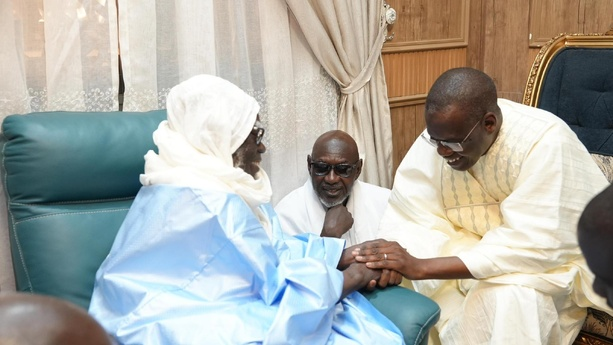 Touba : le Premier ministre Mohamed Al Aminou Lô présente les condoléances de l’État à la communauté mouride