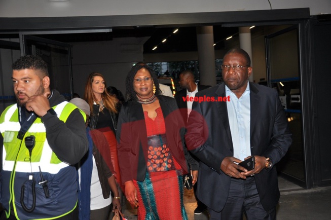 L'arrivée de Bassirou Sène, ambassadeur du Sénégal à Paris, au concert de Waly Seck à Bercy.