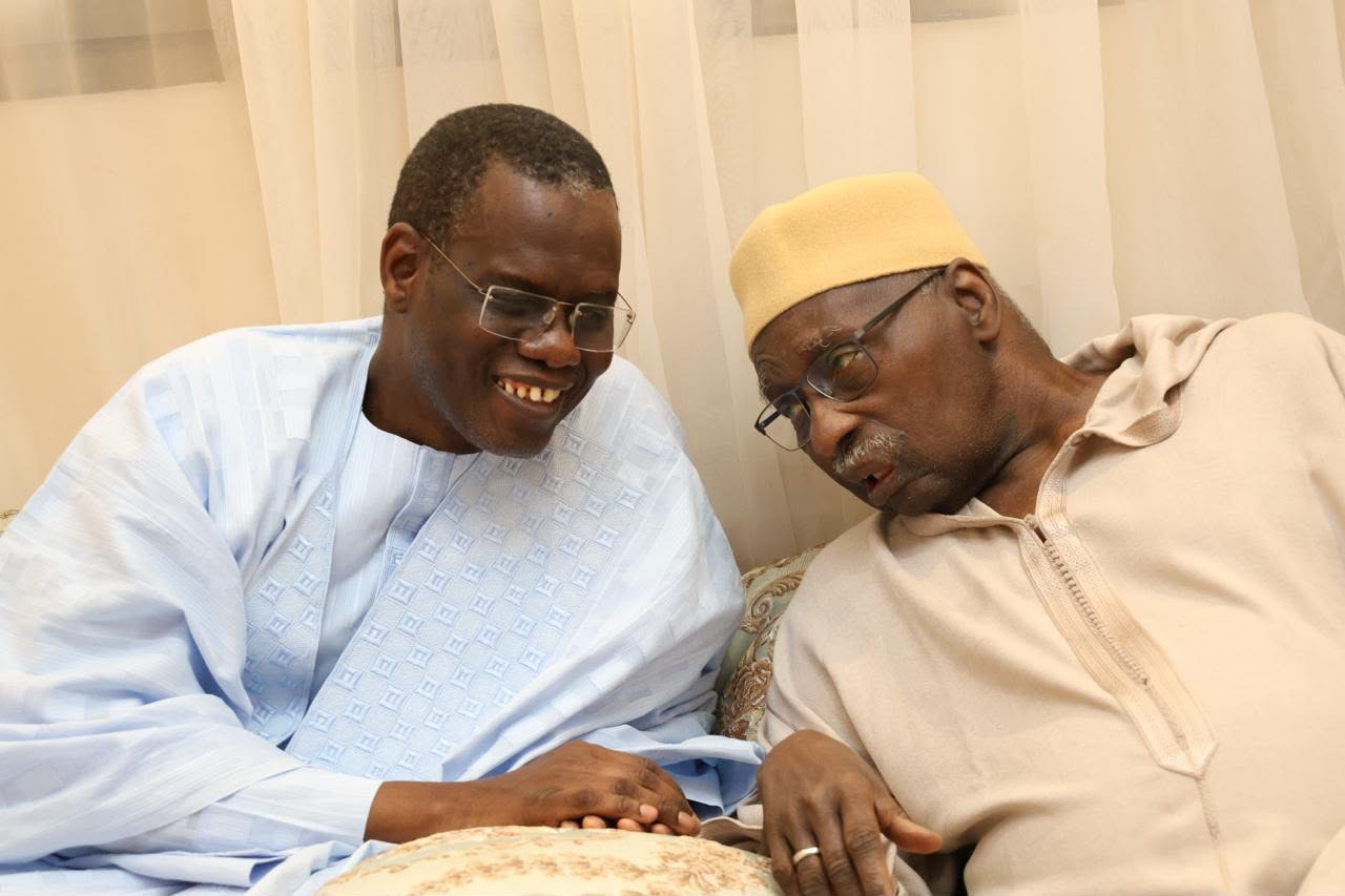 Tivaouane : Ahmadou Al Aminou Lo chez Serigne Babacar Sy Mansour, un signal fort de continuité du dialogue État–religions Tivaouane : Ahmadou Al Aminou Lo chez Serigne Babacar Sy Mansour, un signal fort de continuité du dialogue État–religions