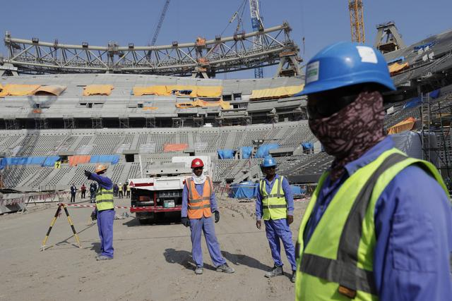 Mondial 2022 : les travailleurs migrants au cœur des controverses au Qatar