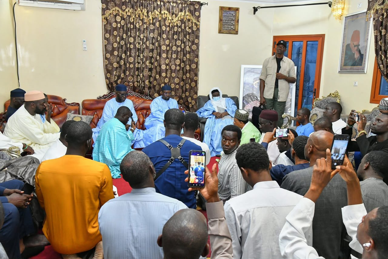 Ousmane Sonko à Louga : condoléances à Guet Ardo et visite à la famille omarienne