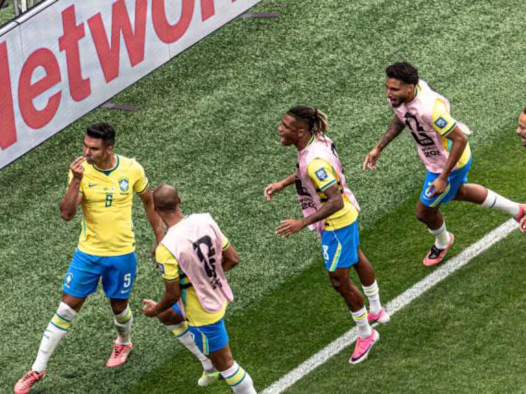 Coupe du monde : le Brésil renverse le Japon et décroche sa place en huitièmes de finale dans le temps additionnel