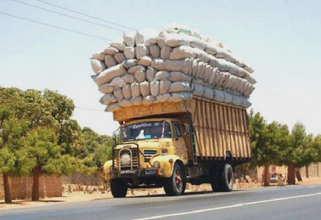 Transport routier : près de 48 % des camions contrôlés circulent encore en surcharge au Sénégal