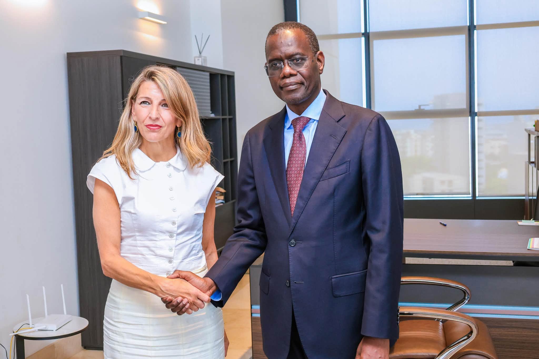 Coopération Sénégal-Espagne : le Premier ministre reçoit la vice-présidente du gouvernement espagnol Coopération Sénégal-Espagne : le Premier ministre reçoit la vice-présidente du gouvernement espagnol