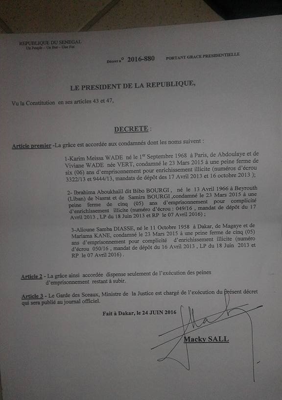  Voici le Décret présidentiel sur la grâce accordée à Karim Wade et Cie