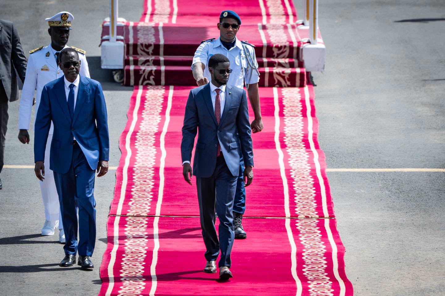Diplomatie: le président Bassirou Diomaye Faye à Freetown pour le Sommet de la CEDEAO sur l’intégration régionale Diplomatie: le président Bassirou Diomaye Faye à Freetown pour le Sommet de la CEDEAO sur l’intégration régionale