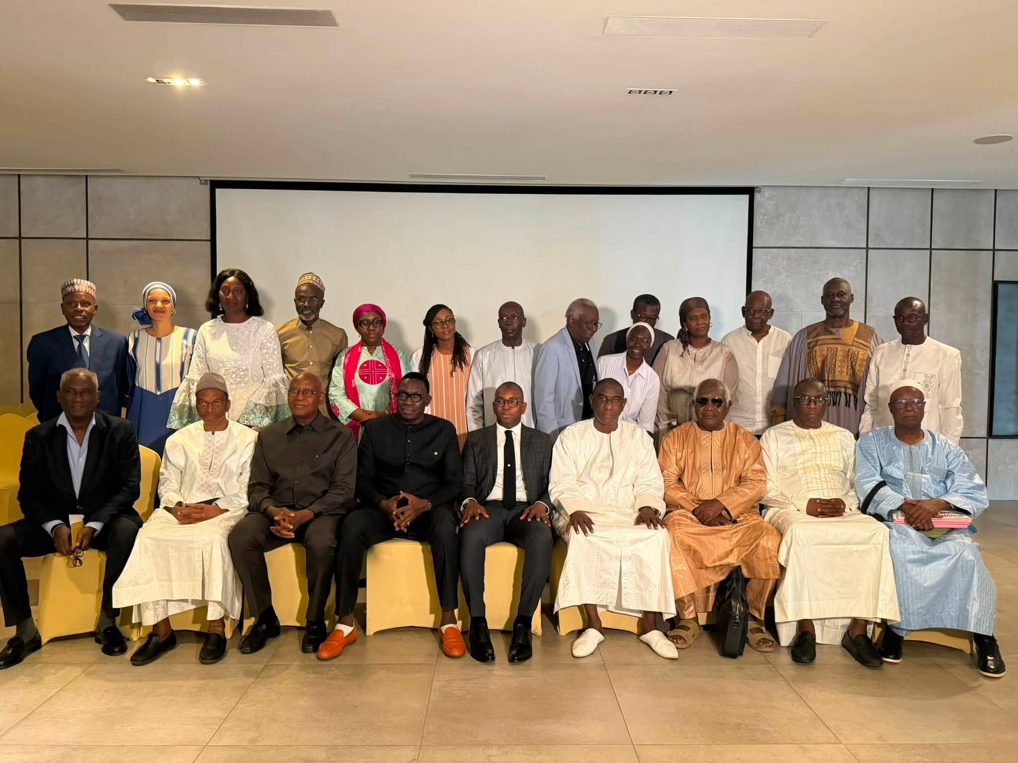 Refondation curriculaire : Moustapha Guirassy s’appuie sur les anciens ministres de l’Éducation Refondation curriculaire : Moustapha Guirassy s’appuie sur les anciens ministres de l’Éducation