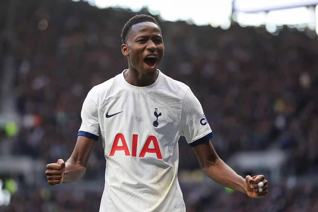 Tottenham : Roberto De Zerbi rassure sur l’absence de Pape Matar Sarr