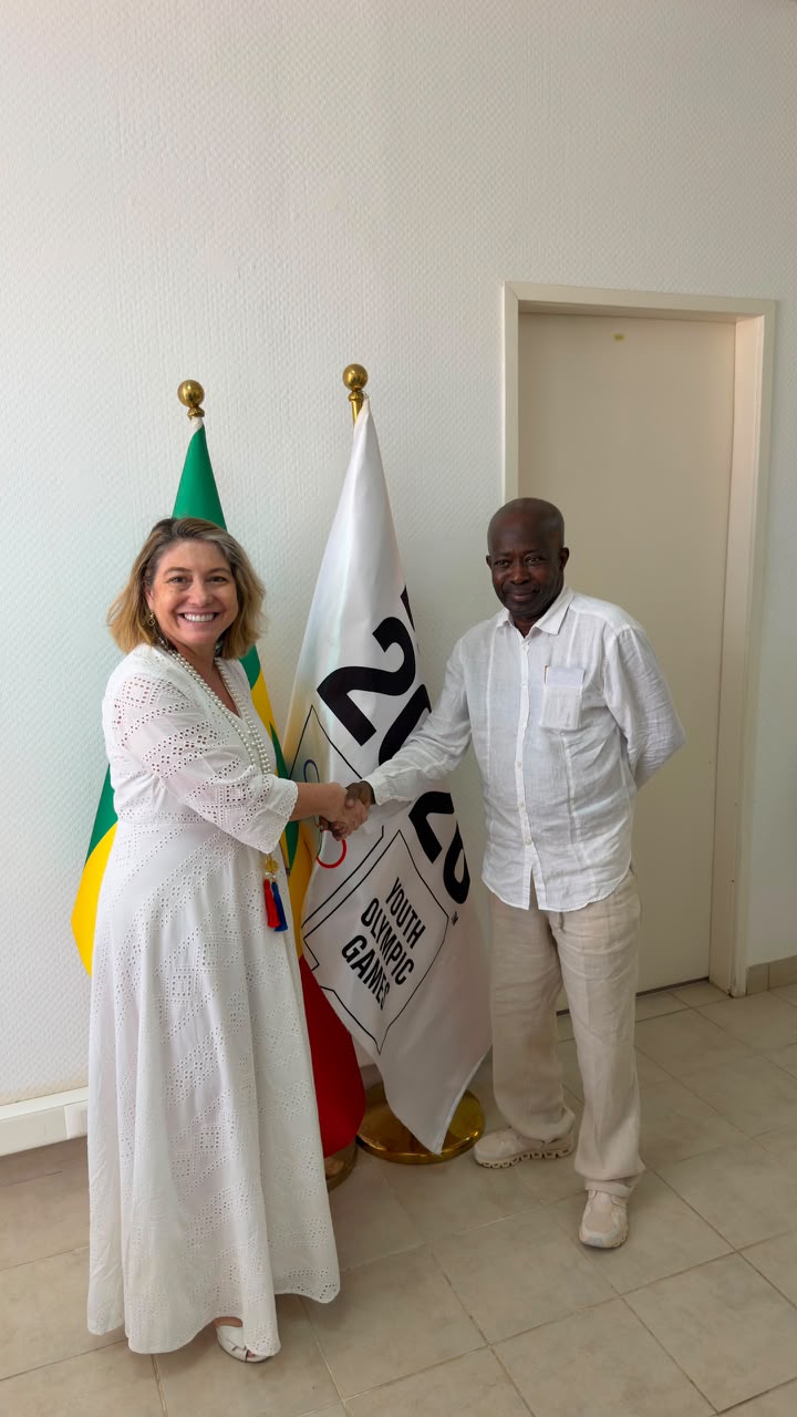 Christine Farges en visite à KER AYO : un échange autour de la créativité et de l’engagement de la jeunesse sénégalaise
