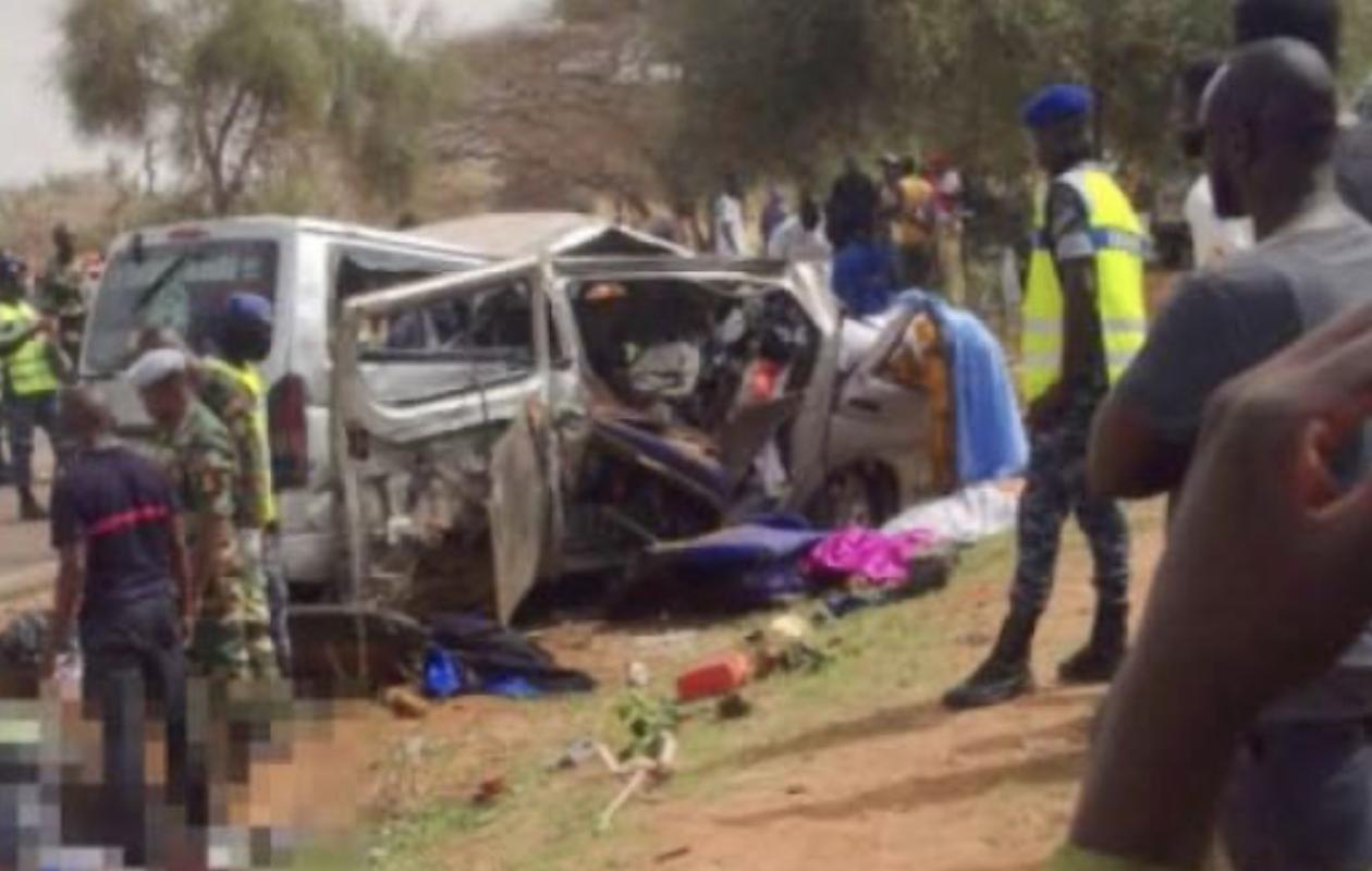 Louga : quatre morts dans une violente collision entre un minicar et un bus sur la route de Touba