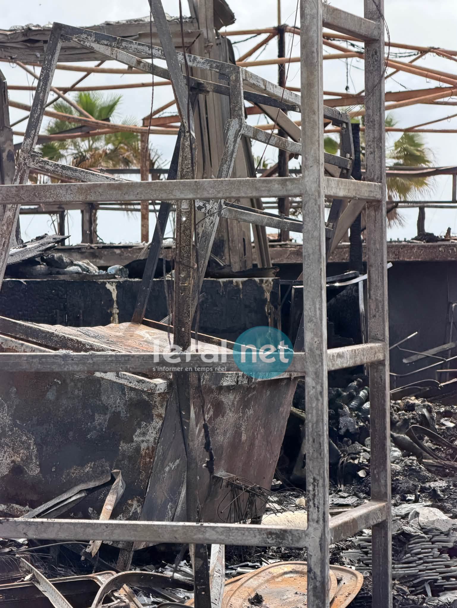 Aby’s Garden ravagé par les flammes : un décor de fête réduit en cendres sur la Corniche Ouest