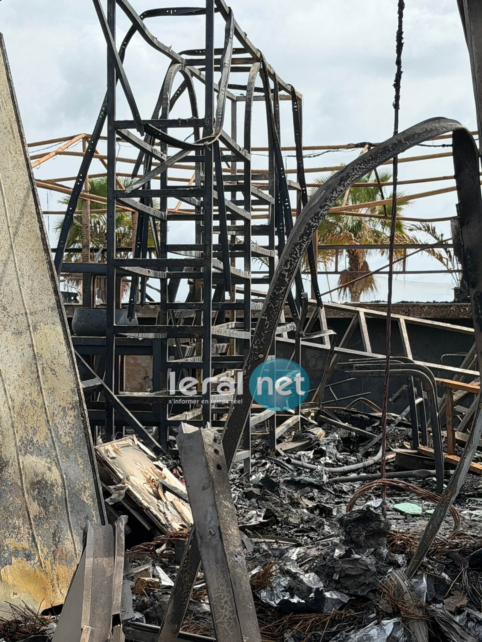 Aby’s Garden ravagé par les flammes : un décor de fête réduit en cendres sur la Corniche Ouest
