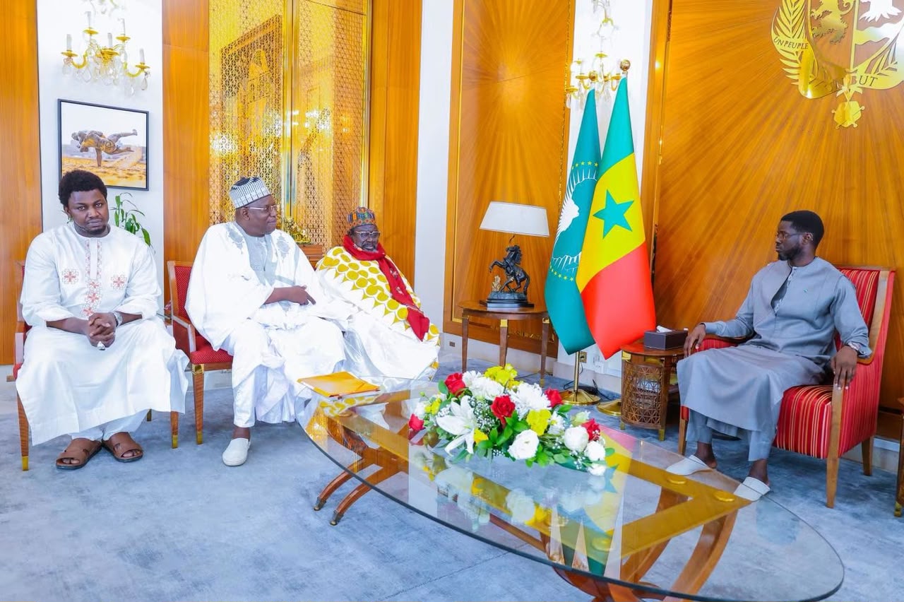 Bassirou Diomaye Faye reçoit l’Imam Ratib de la Grande Mosquée de Médina Baye