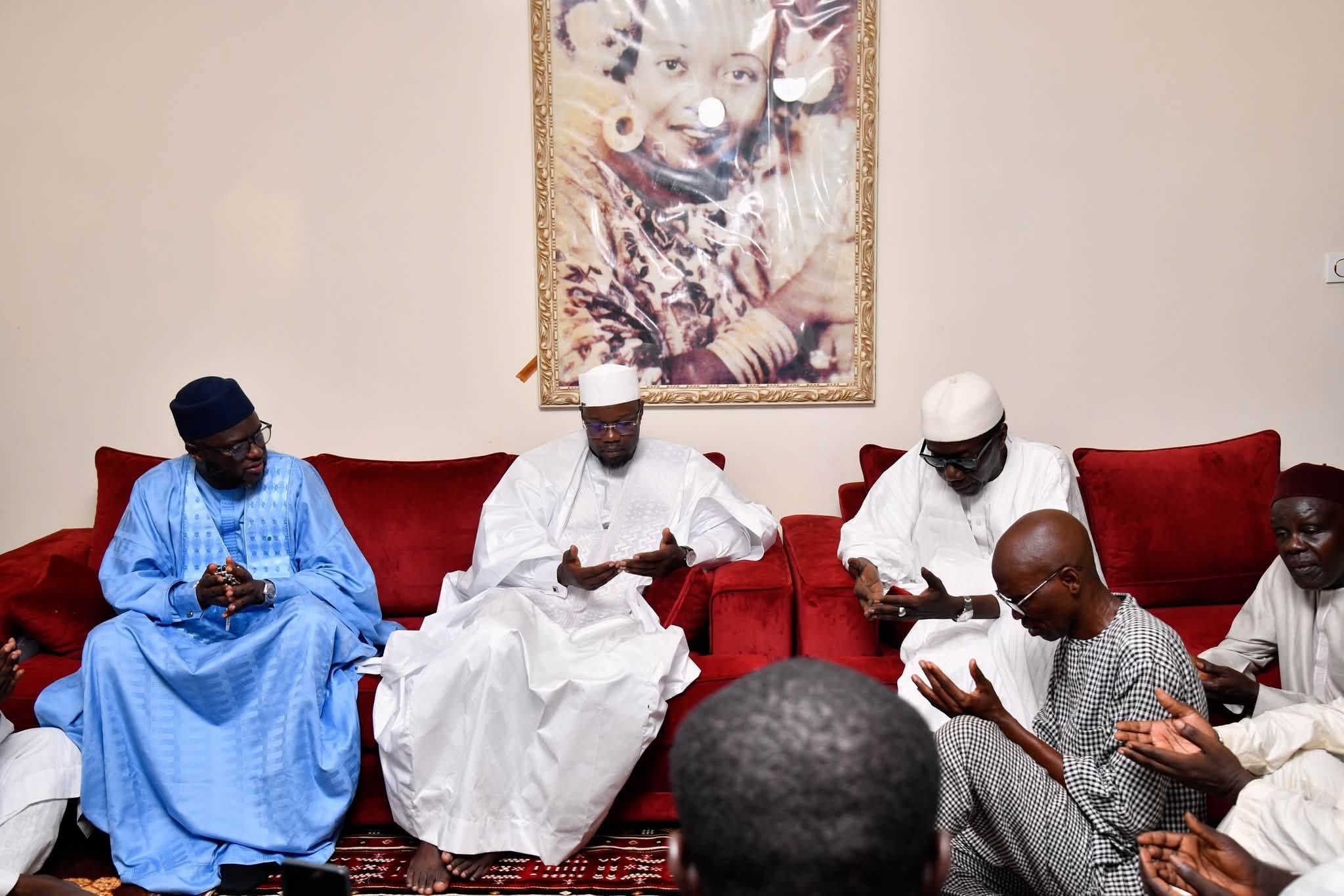 Visite à Aïnoumady : Ousmane Sonko chez Serigne Habib Sy Dabakh