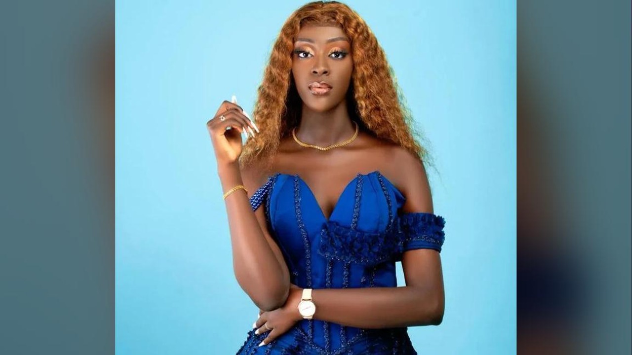 Penda Guissé, connue en ligne sous le nom de « Remains Black Woman »