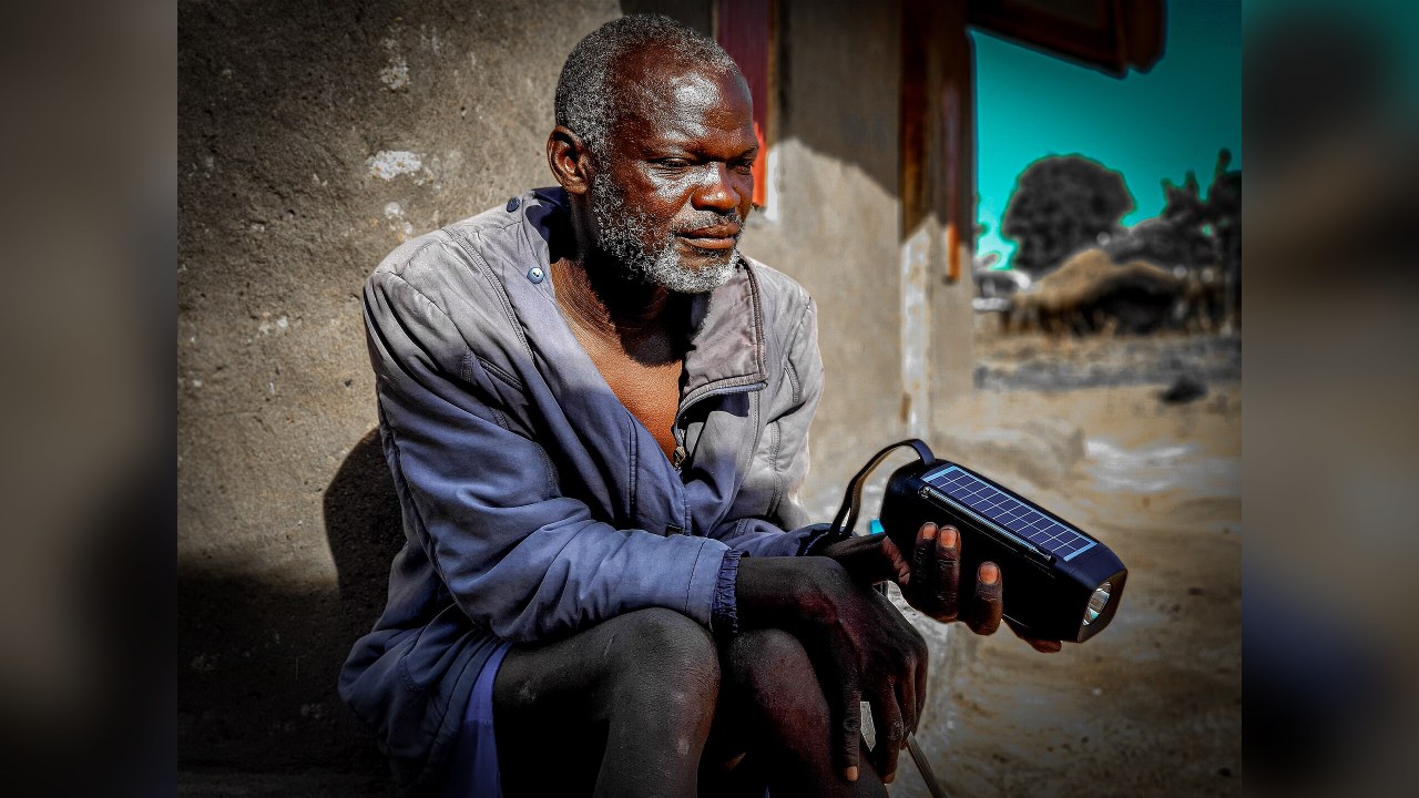 Pourquoi la radio reste le premier média du Sénégal, des villes aux villages