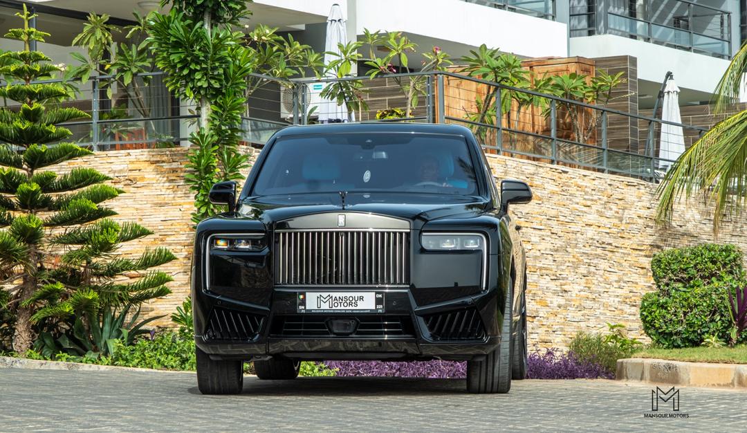 Luxe automobile : Mansour Ndao expose Rolls-Royce Cullinan et Ferrari Purosangue à Dakar