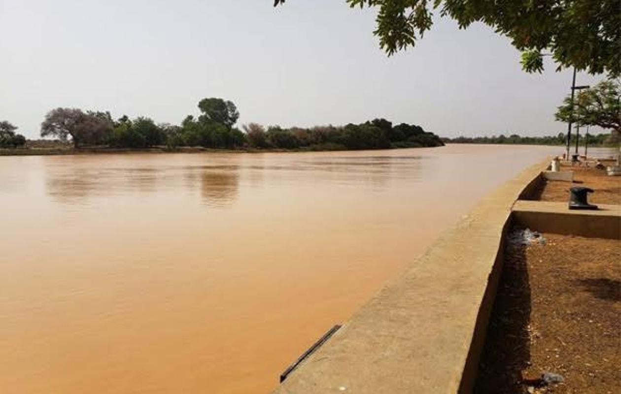 Kédougou : le fleuve Gambie atteint son seuil d’alerte après une forte montée des eaux