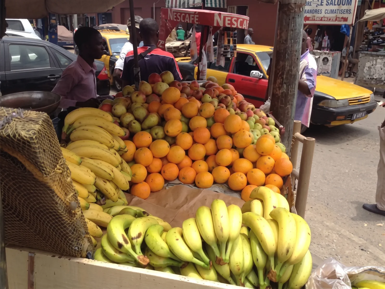 Marché Sandiniéry : les fruits toujours aussi prisés malgré la hausse des prix