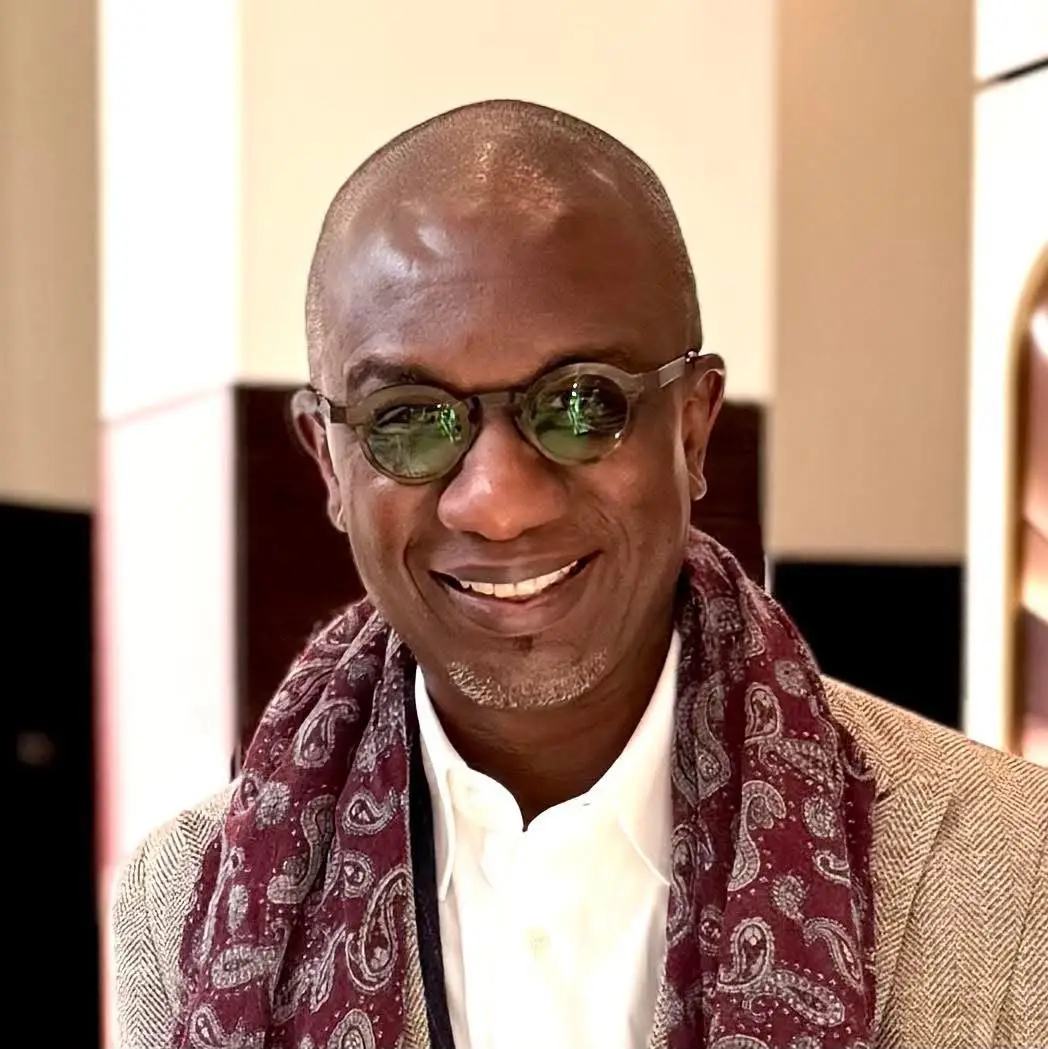 Youssou Ndour, 50 ans de carrière racontés par Mohamed Sow dans Le Soleil