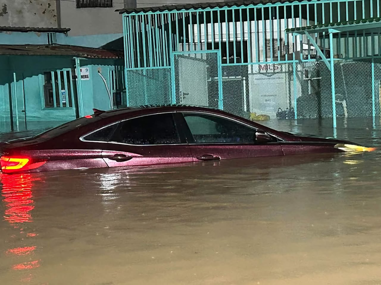 Fortes pluies à Dakar : le centre de santé Philippe-Maguilène Senghor inondé en images