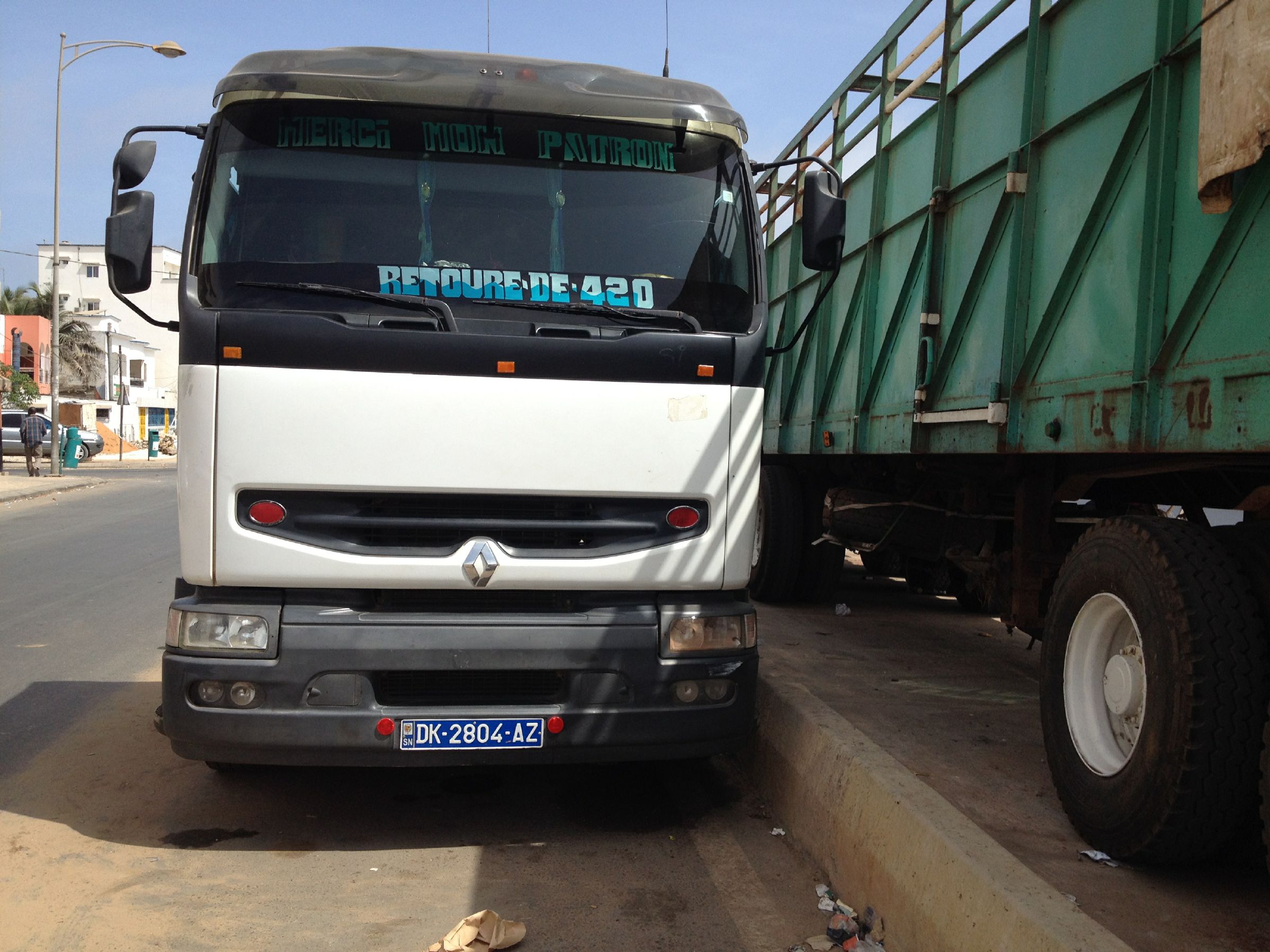 Dangers sur la voie publique à Ouest Foire (Route de l'Aéroport ): Agir avant qu'il ne soit trop tard 