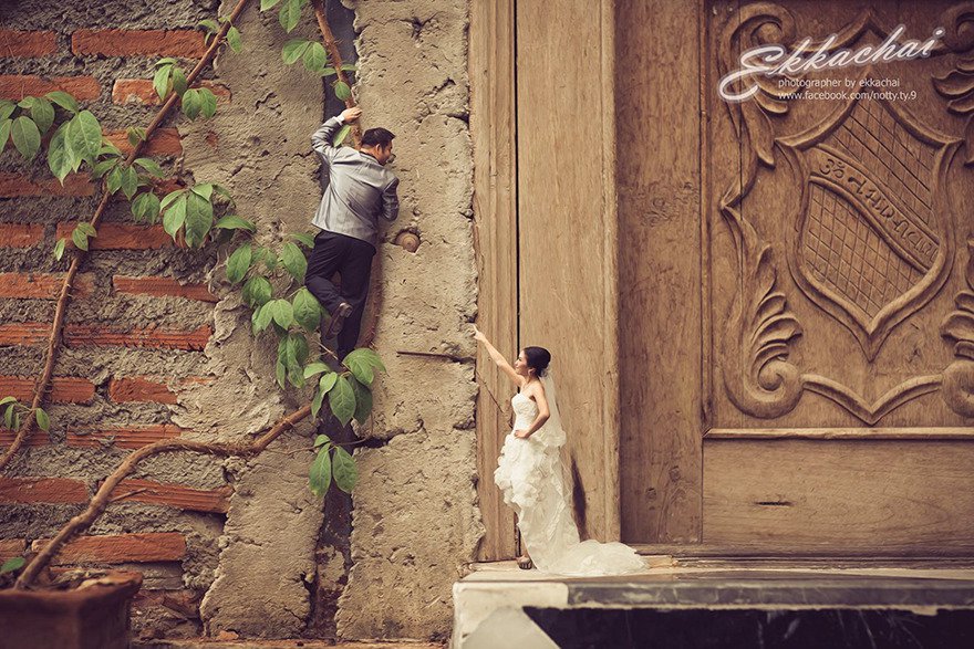 Ce photographe de mariage fait des clichés de couples en version miniature avec une créativité impressionnante !