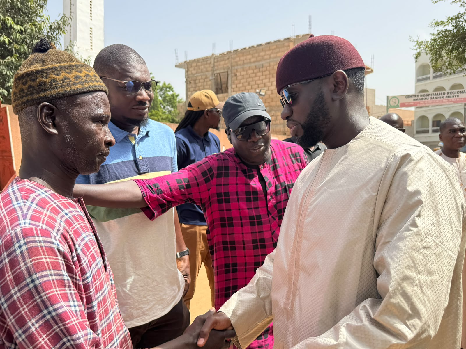 Accident sur l’axe Ndande–Kébémer : le ministre Abdoul Ahad NDIAYE présente ses condoléances aux familles endeuillées