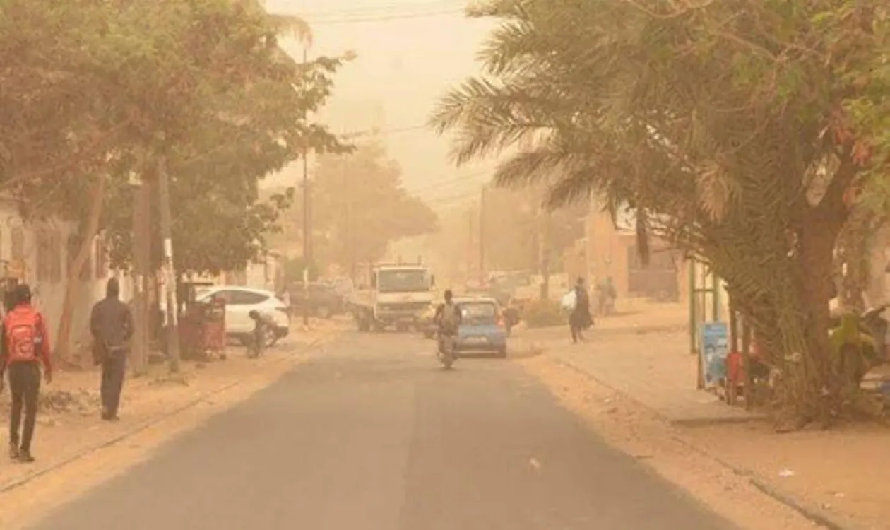 Un voile de poussière enveloppe Dakar le week-end dernier