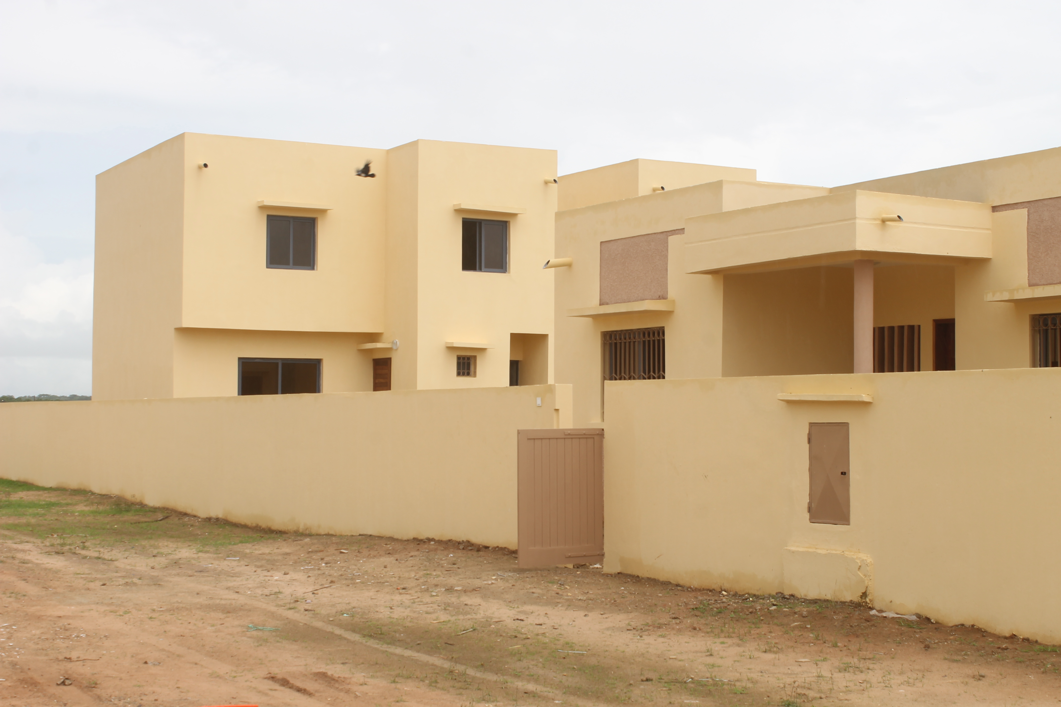 En images la visite de chantier du Directeur général de la Sn Hlm à Ziguinchor
