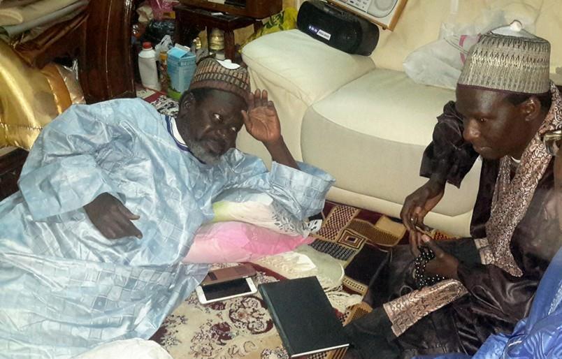Vidéo: Arrivée splendide de Imam Cheikh Ahmed Tidiane Cissé en Angleterre